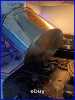 Large Capacity Stockpot for Boiling and Steaming