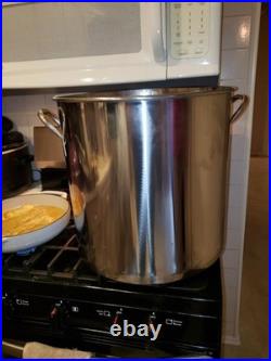 Large Capacity Stockpot for Boiling and Steaming