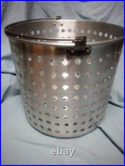 Stainless steel commercial stock pot by Royal Industries 40 qt
