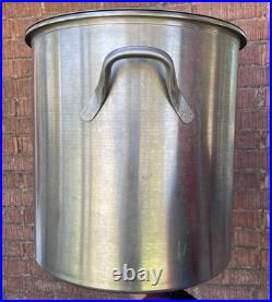 Vollrath 60 Qt Stainless Steel Stock Pot with Lid 15 Gal Capacity Flat Bottom